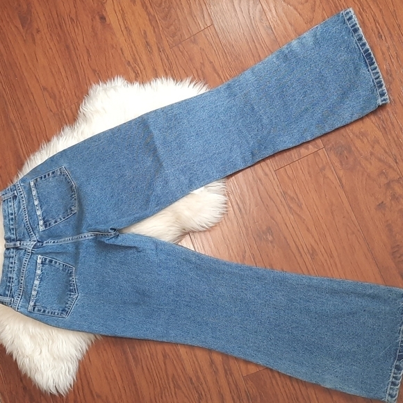 R21 Y2K Highrise Embroidered Button Flare Jeans - Picture 7 of 9